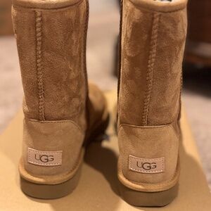 UGG Classic Short II
